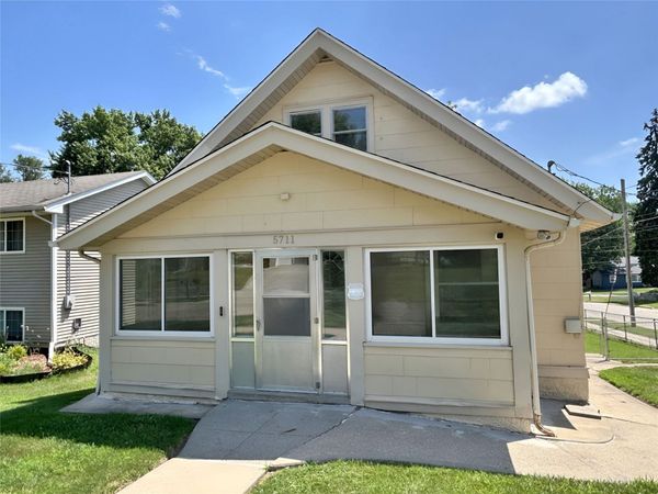 5711 SW 2nd Street, Des Moines, IA 50315