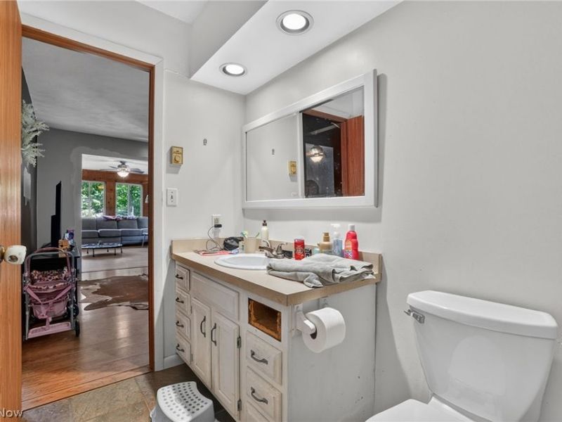 731 Lark Court, Rock Creek, OH 44084 Photo 10