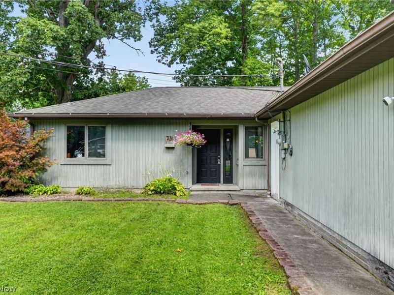 731 Lark Court, Rock Creek, OH 44084 Photo 3