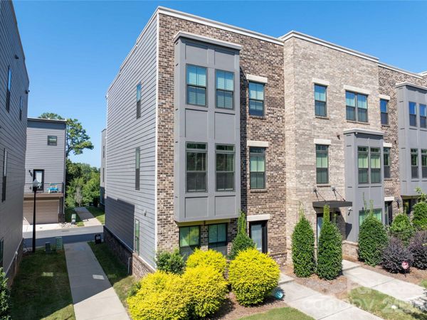 653 Uwharrie River Road, Charlotte, NC 28211