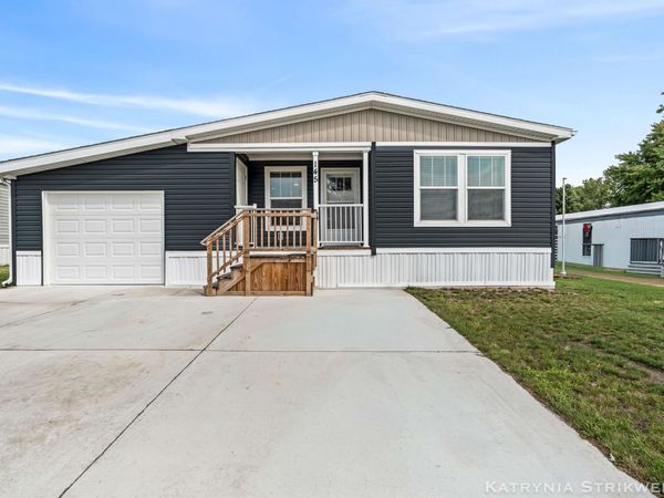 145 W Pin Oak Drive, Coopersville, MI 49404