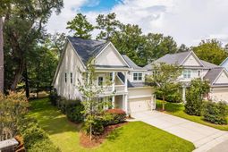 2576 Larch Lane photo 4
