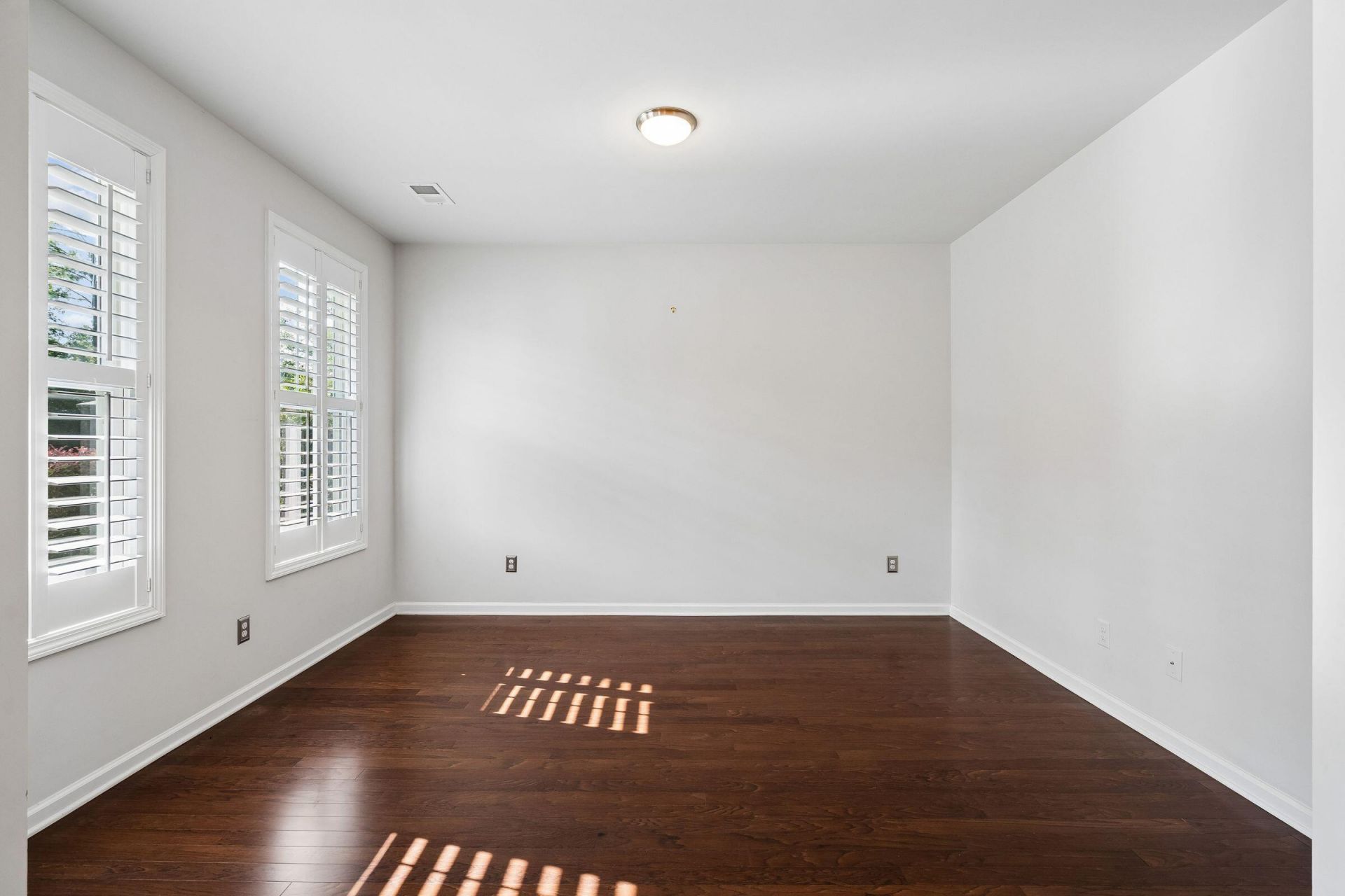 2576 Larch Lane Photo 30