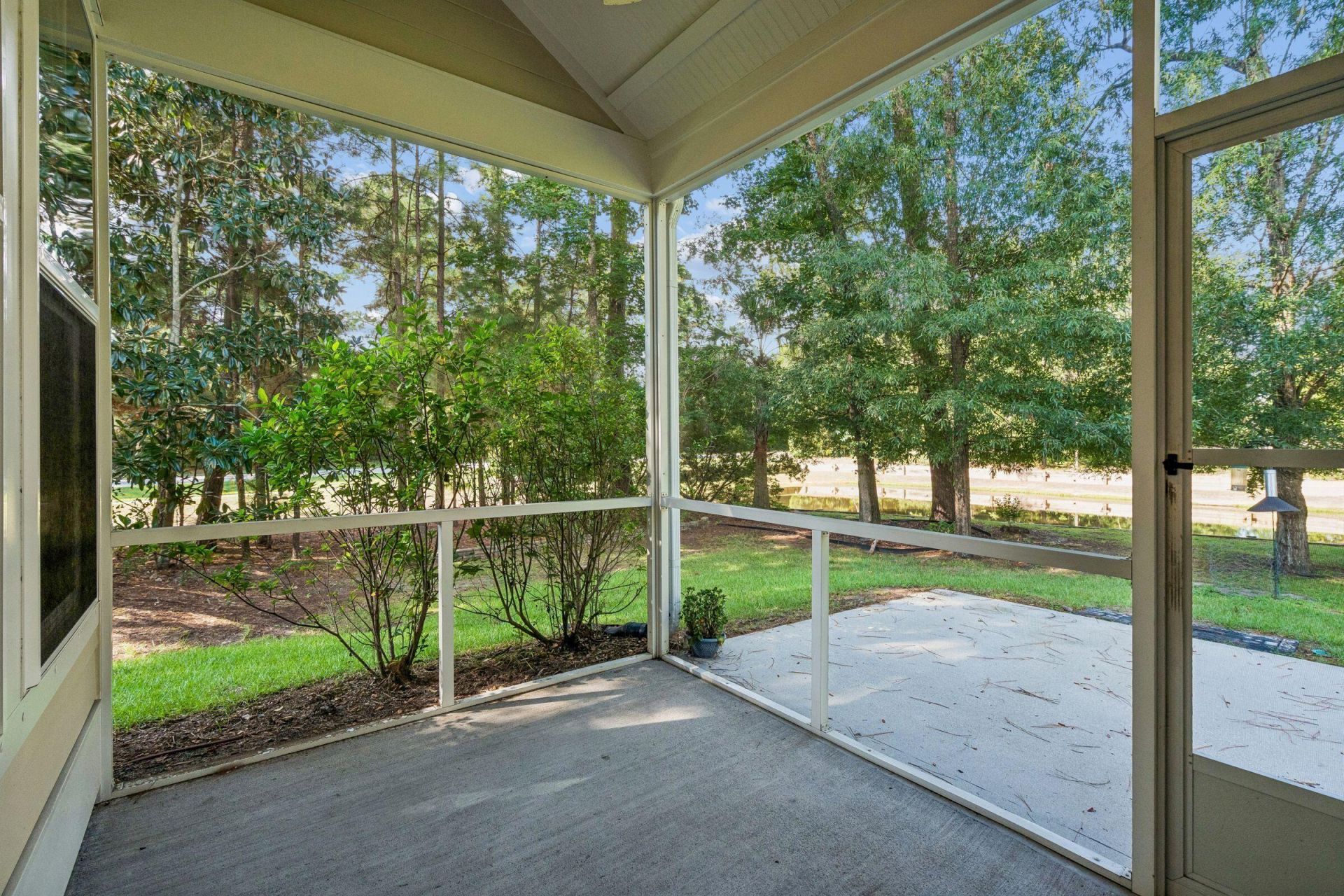 2576 Larch Lane Photo 63