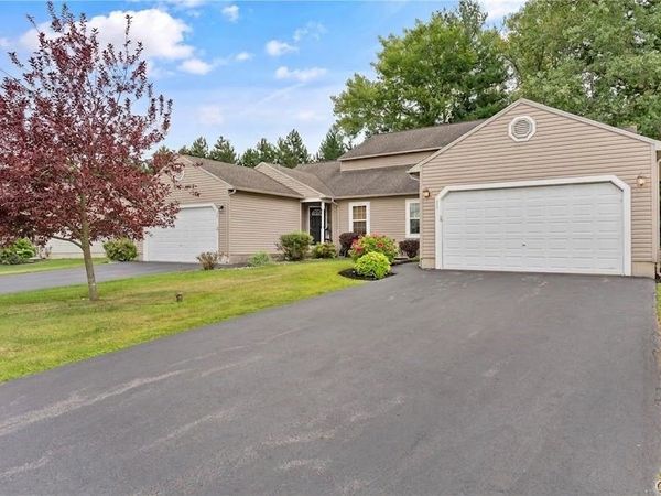 122 Slindes Woods Circle, North Syracuse, NY 13212