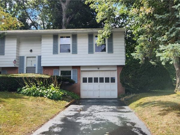 4280 Altair , Liverpool, NY 13090