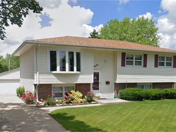 3620 Oakwood Drive , Bettendorf, IA 52722