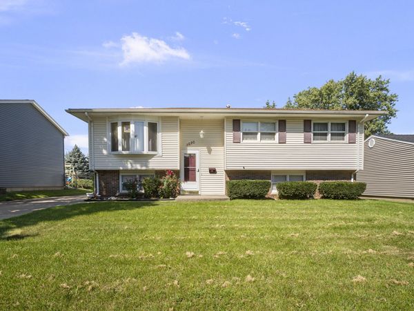 3620 Oakwood Drive , Bettendorf, IA 52722