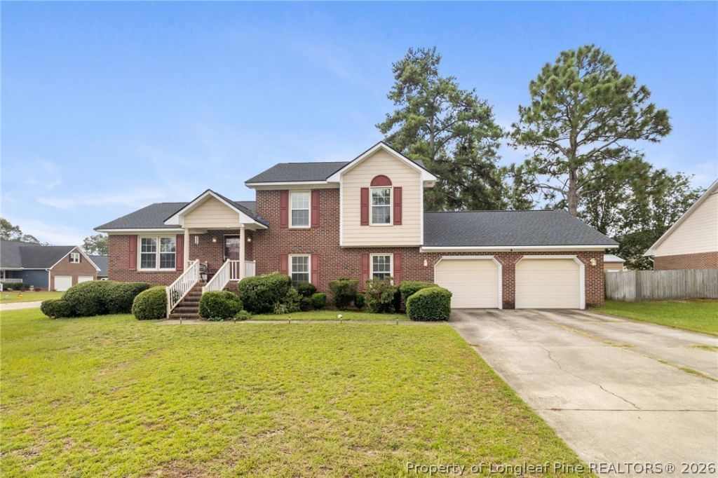 6828 Jacobs Creek Circle Drive, Fayetteville, NC 28306 Main Photo