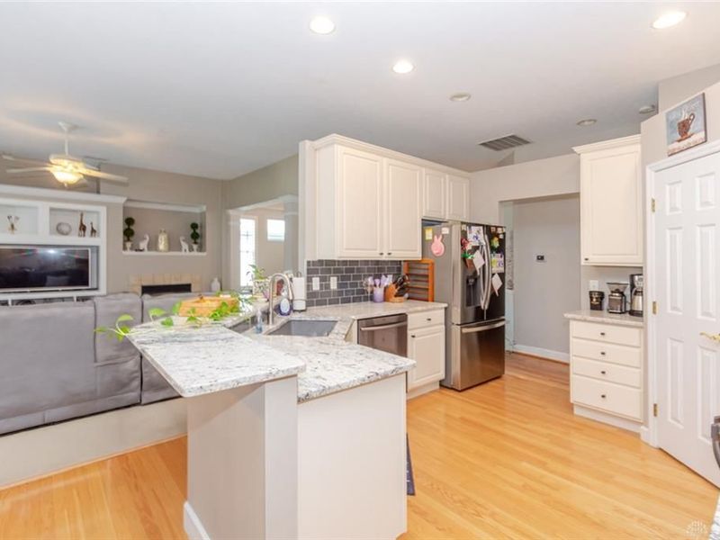 621 Carrick Drive, Washington Township, OH 45458 Photo 5