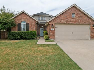 9913 Chrysalis Drive, Fort Worth, TX 76131
