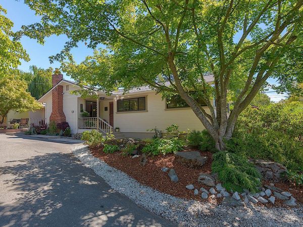 1027 NW Hawthorne Avenue, Grants Pass, OR 97526