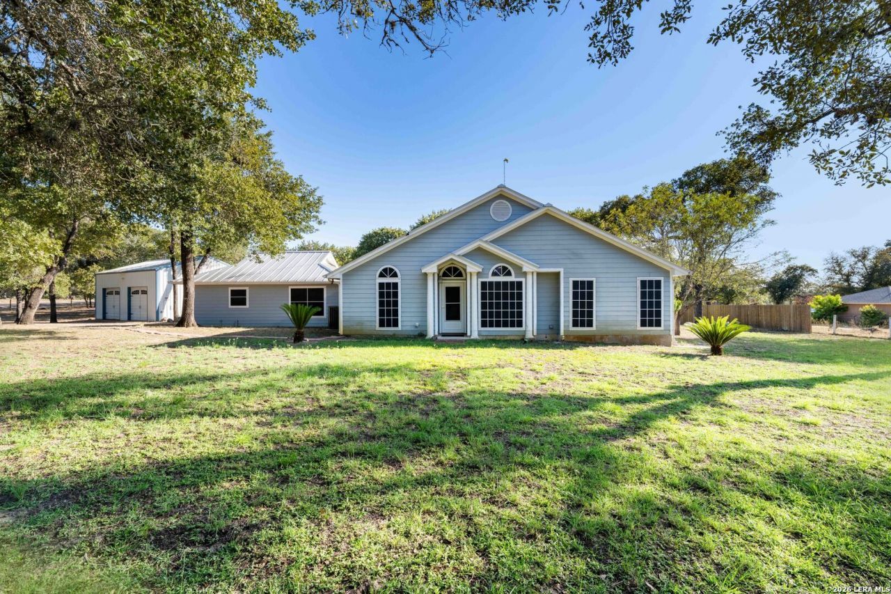 104 Scenic Oak, Floresville, TX 78114 Main Photo