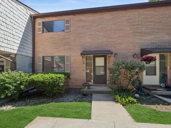 1631 Bow Trail , Wheeling, IL 60090