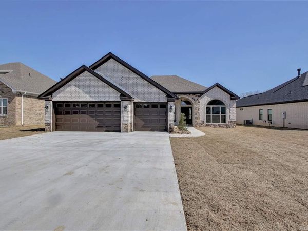 119 Corniche Ln , Maumelle, AR 72113