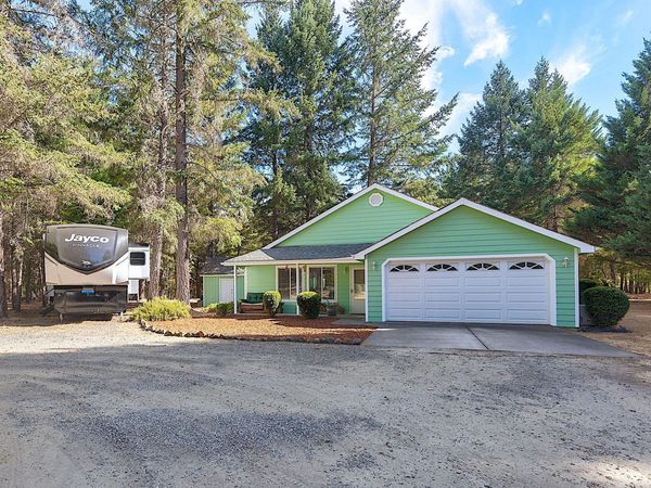 725 Williamson Loop, Grants Pass, OR 97526