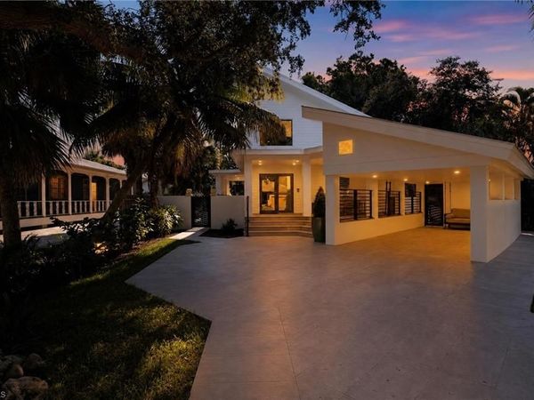 1195 Mockingbird LN, NAPLES, FL 34104