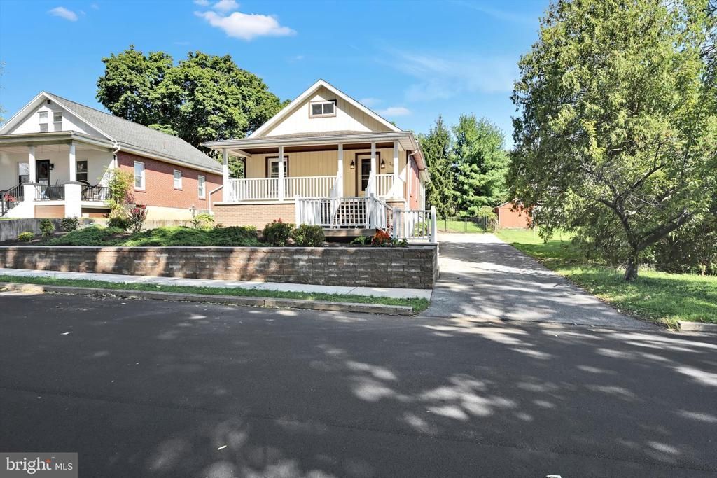 2011 READING AVENUE, WEST LAWN, PA 19609