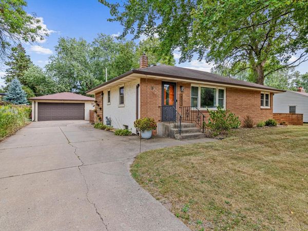 2242 Milton Street N, Roseville, MN 55113
