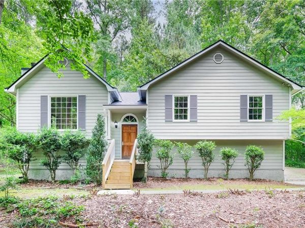107 Shelby Lane , Hiram, GA 30141
