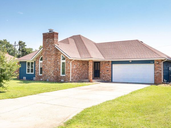 706 W Wasson Drive , Nixa, MO 65714