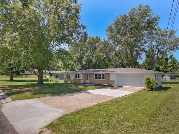 1214 7th Street , Monett, MO 65708