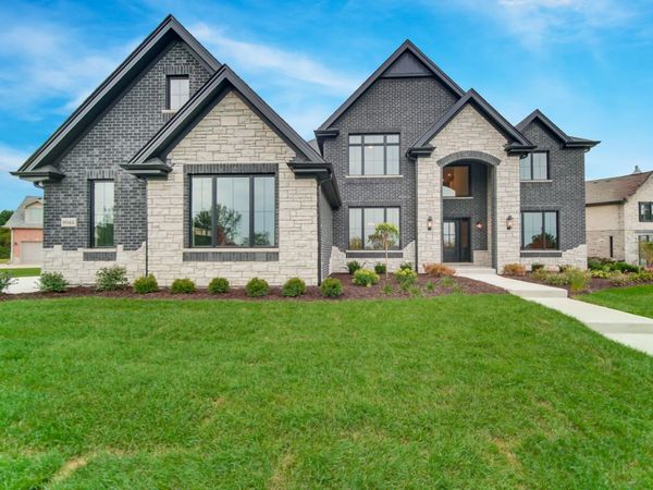 9044 Port Washington Drive, Frankfort, IL 60423