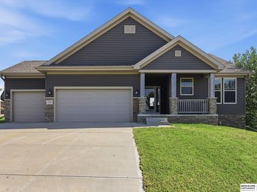 2205 Hedgeapple Drive, Plattsmouth, NE 68048