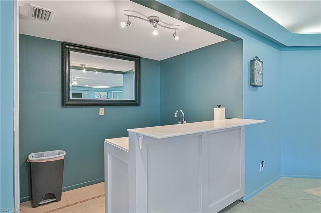 1123 SW Pine Ln, Unit 4, Cape Coral, FL 33991 Photo