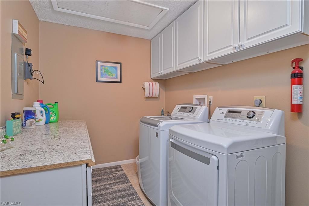 1123 SW Pine Ln, Unit 4, Cape Coral, FL 33991 Photo