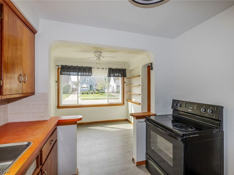 8324 Ivandale Drive, Parma, OH 44129 Photo 11