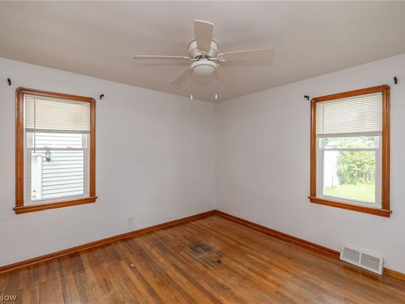 8324 Ivandale Drive, Parma, OH 44129 Photo 12