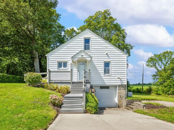 1815 E Glendora Road, Buchanan, MI 49107