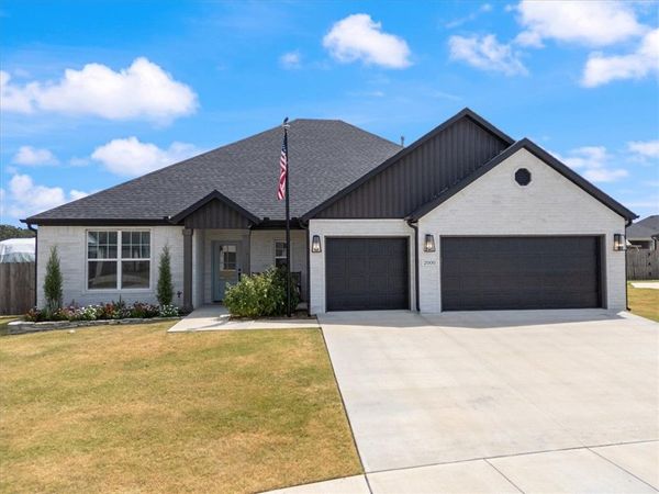 2000 Myrrh Place, Centerton, AR 72713
