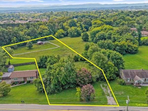 1229 W Hunt Rd , Maryville, TN 37801
