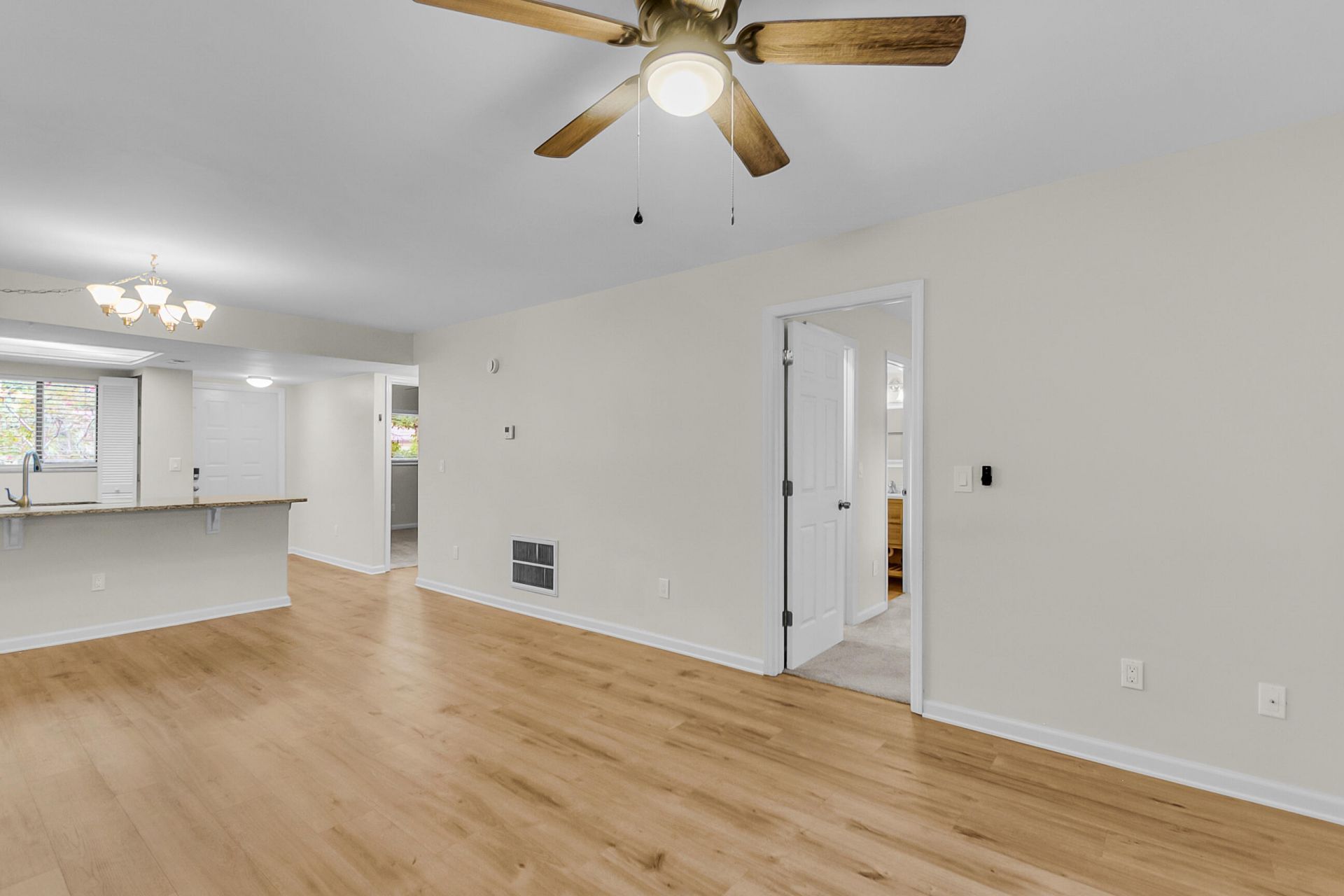 2182 Bees Ferry Road Photo 7