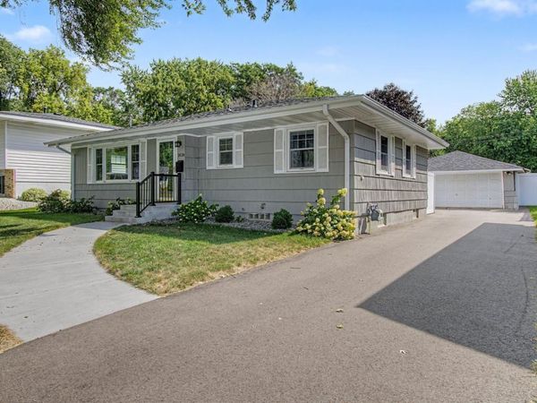 1424 Rhode Island Avenue N, Golden Valley, MN 55427