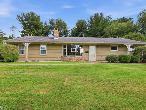 7 Essex Rd, Washington, NJ 07882