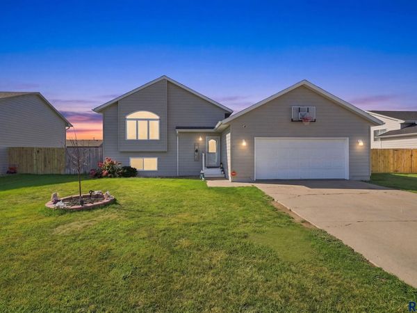 7105 W 65th St, Sioux Falls, SD 57106