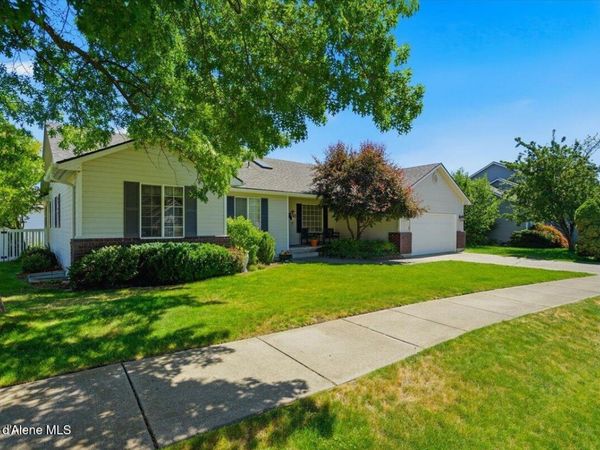 2860 N Top Flight DR , Post Falls, ID 83854