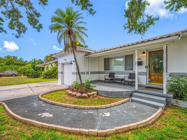 6219 HAMPTON DRIVE N, ST PETERSBURG, FL 33710