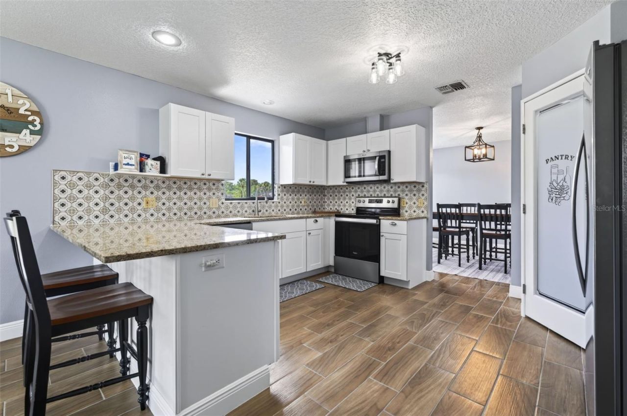 1613 Juno Trail , Astor, FL 32102 Photo