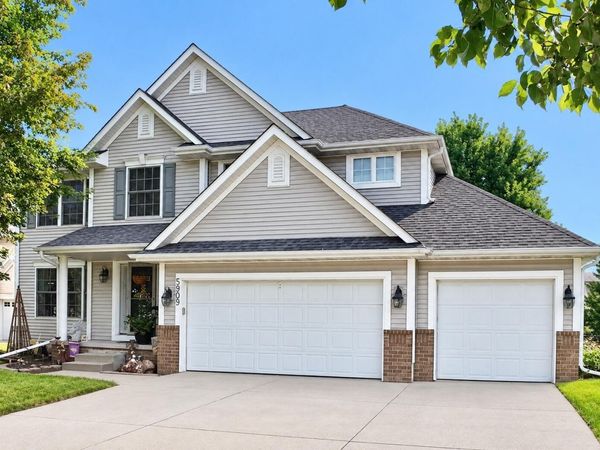 5909 NW 96th Court, Johnston, IA 50131