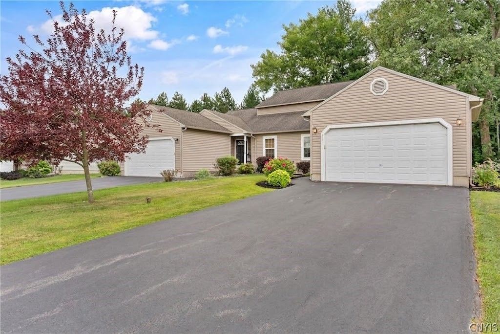 122 Slindes Woods Circle, North Syracuse, NY 13212 Main Photo
