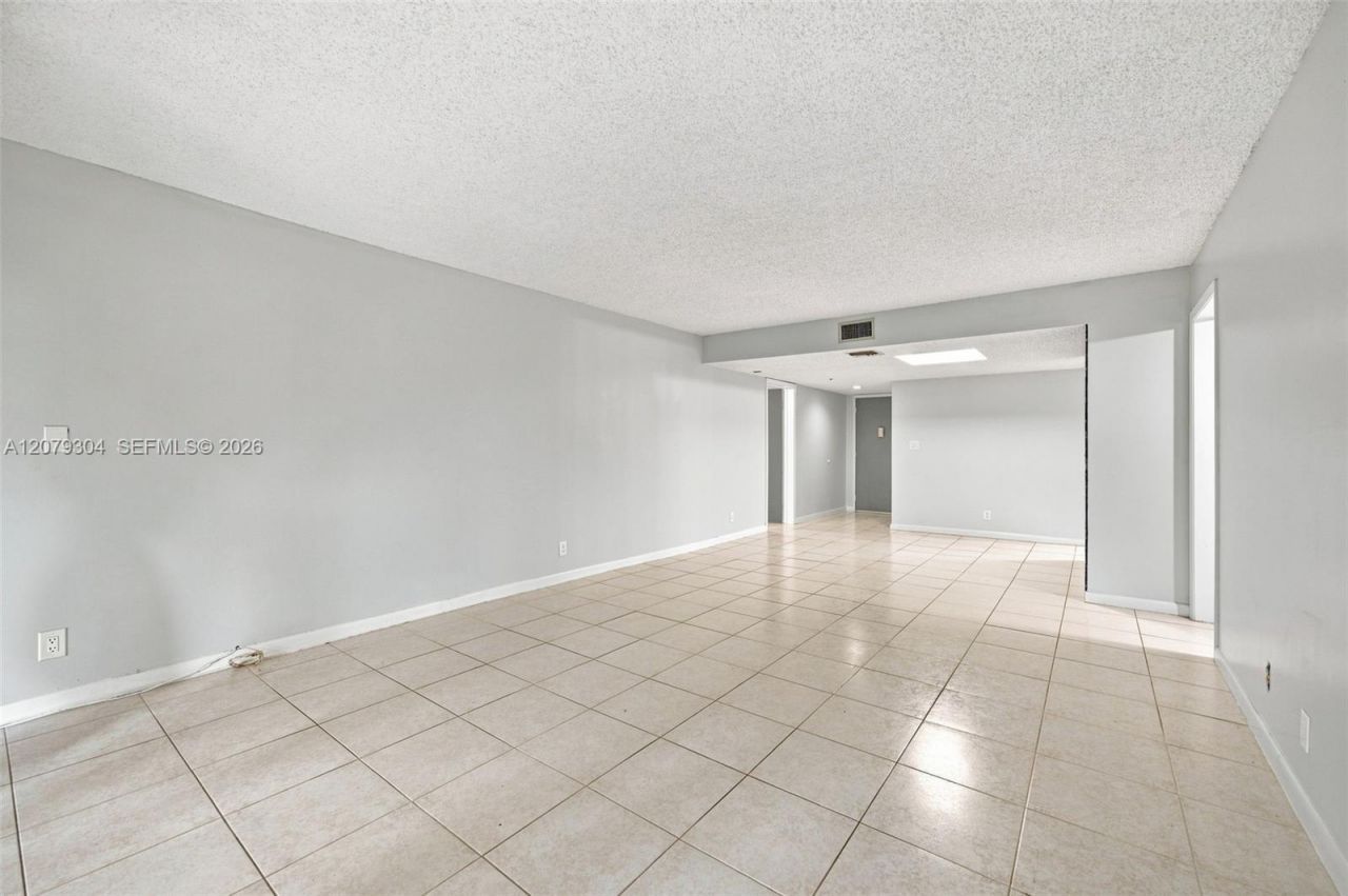 16325 Golf Club Rd , Unit 104, Weston, FL 33326 Photo