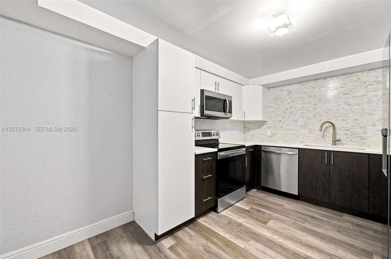 16325 Golf Club Rd , Unit 104, Weston, FL 33326 Photo