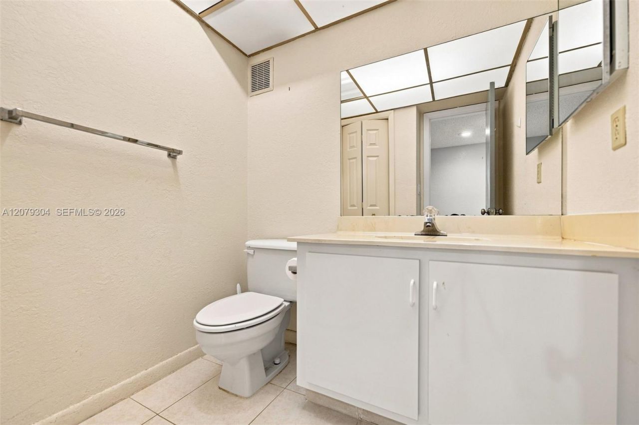 16325 Golf Club Rd , Unit 104, Weston, FL 33326 Photo