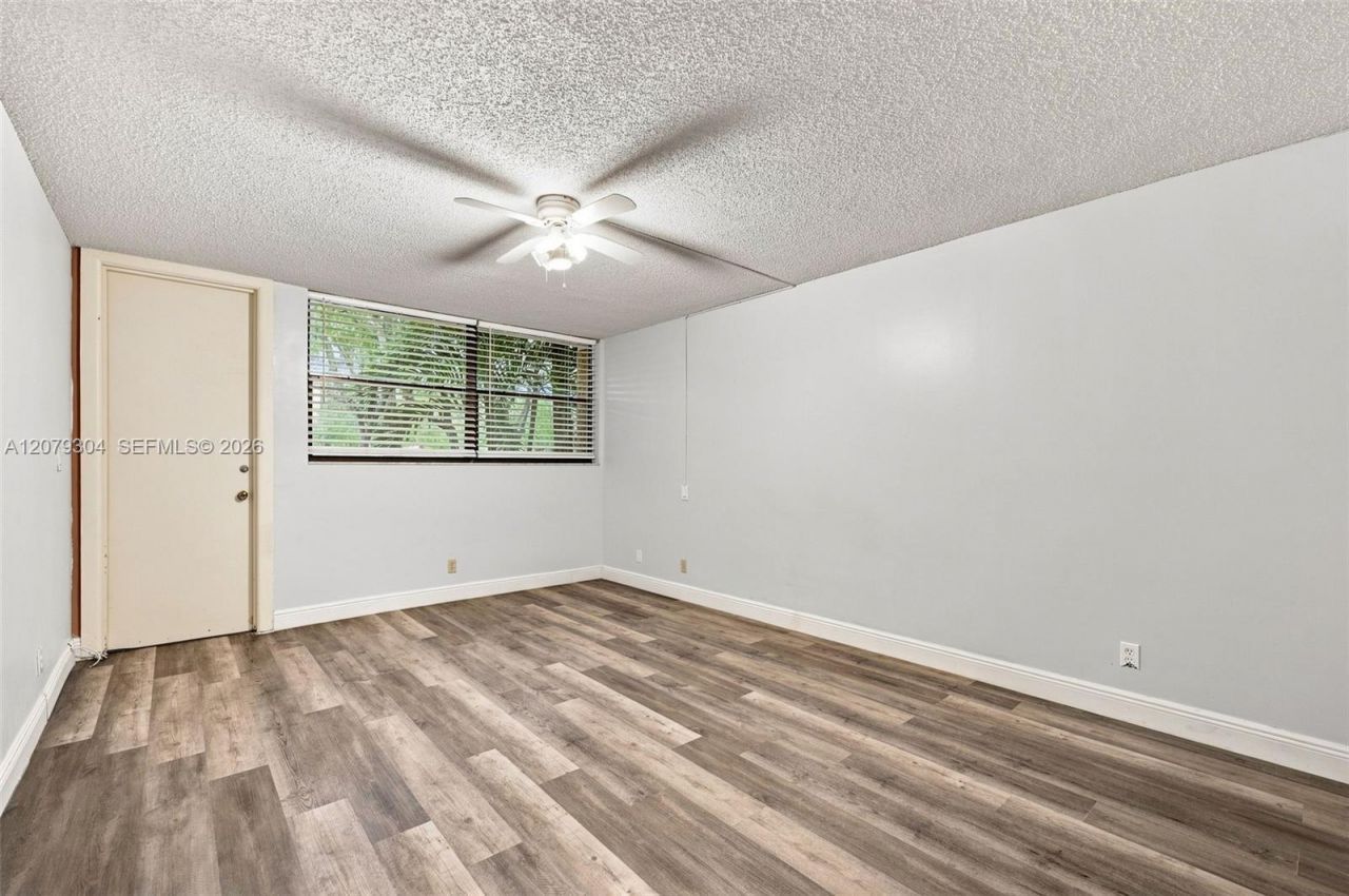 16325 Golf Club Rd , Unit 104, Weston, FL 33326 Photo