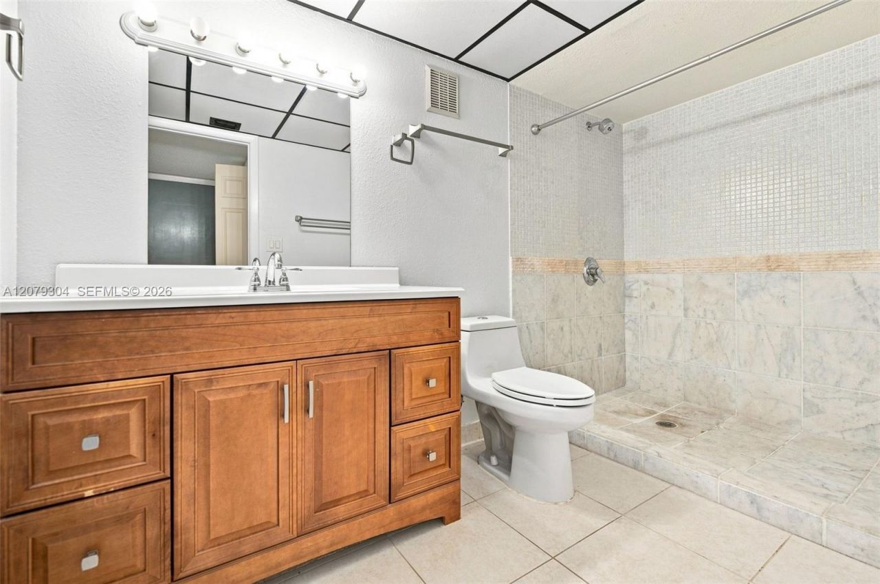 16325 Golf Club Rd , Unit 104, Weston, FL 33326 Photo
