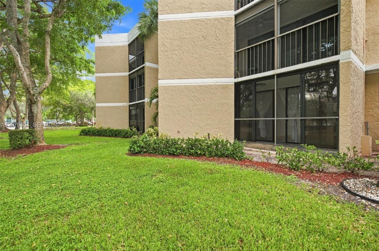 16325 Golf Club Rd , Unit 104, Weston, FL 33326 Photo